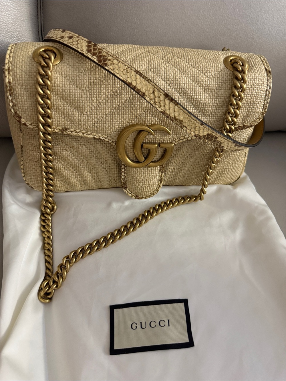 Gucci Raffia GG Marmont Shoulder mediun  Bag in Beige with Gold Hardware